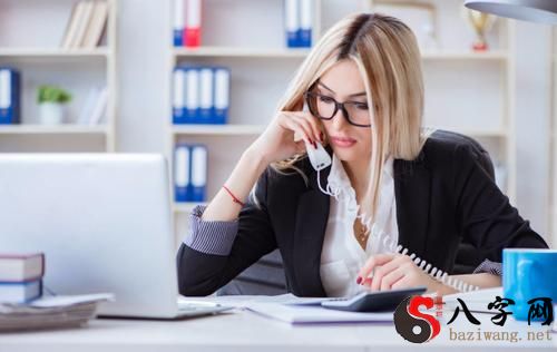 梦见根本不联系的同事