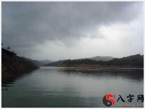 梦见水库里有鬼