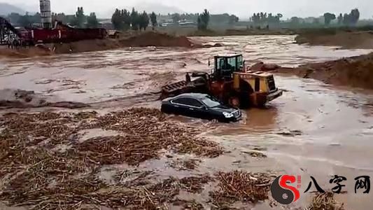 梦见发大水被困