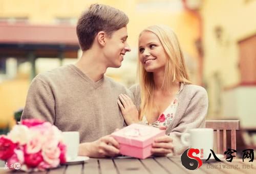 梦见与已婚男人亲热